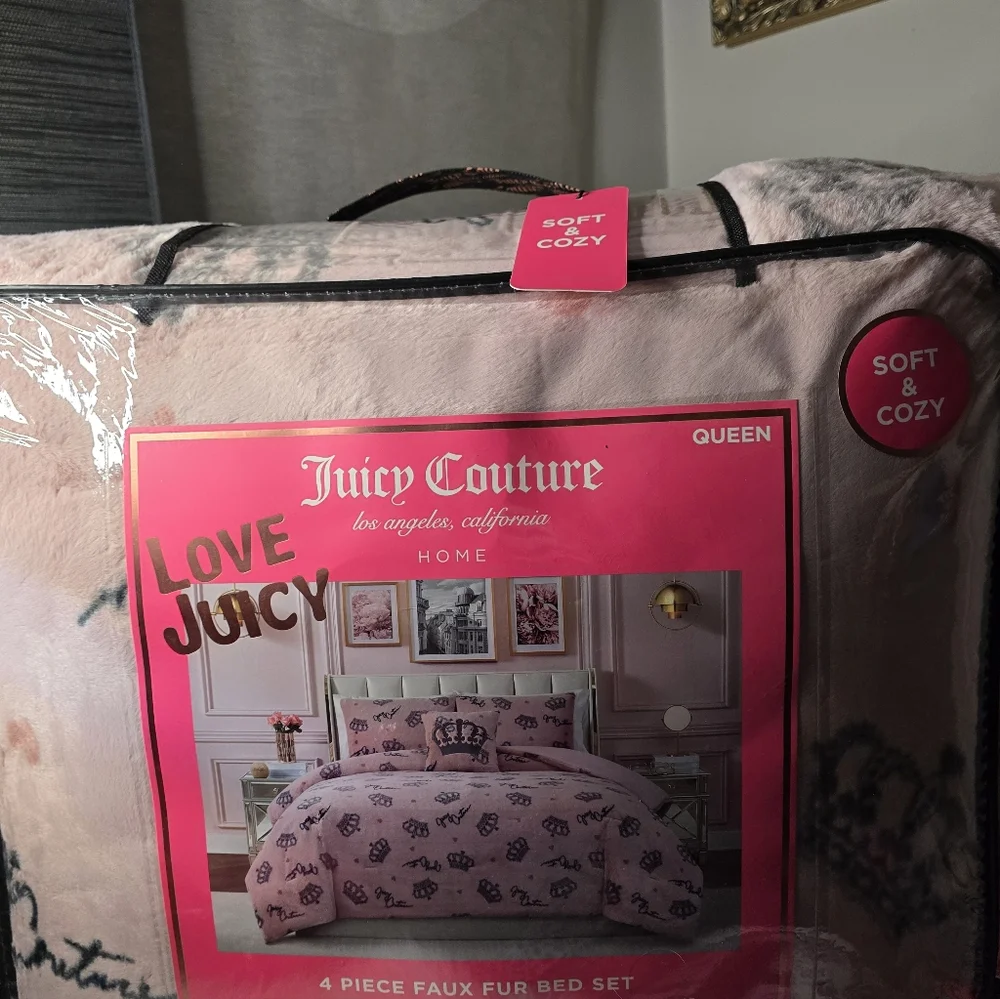 Juicy Coulture 4piece queen Crown printed bed set New